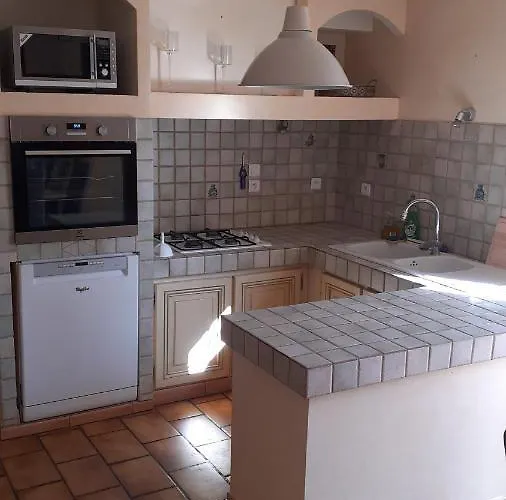 L'oustaou D'aiglun Nyaraló