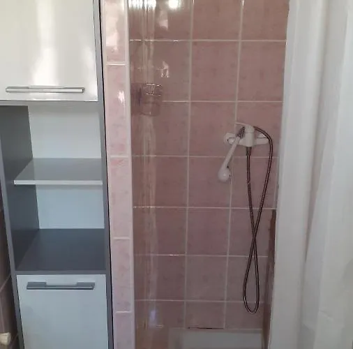 L'oustaou D'aiglun * Aiglun (Alpes-de-Haute-Provence)